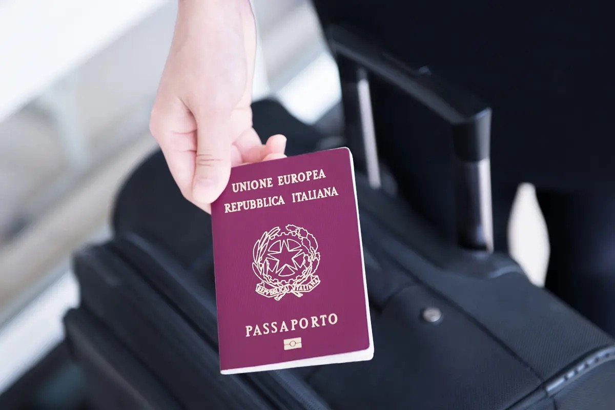 Burocrazia kafkiana: il rinnovo per il passaporto? Un'impresa impossibile