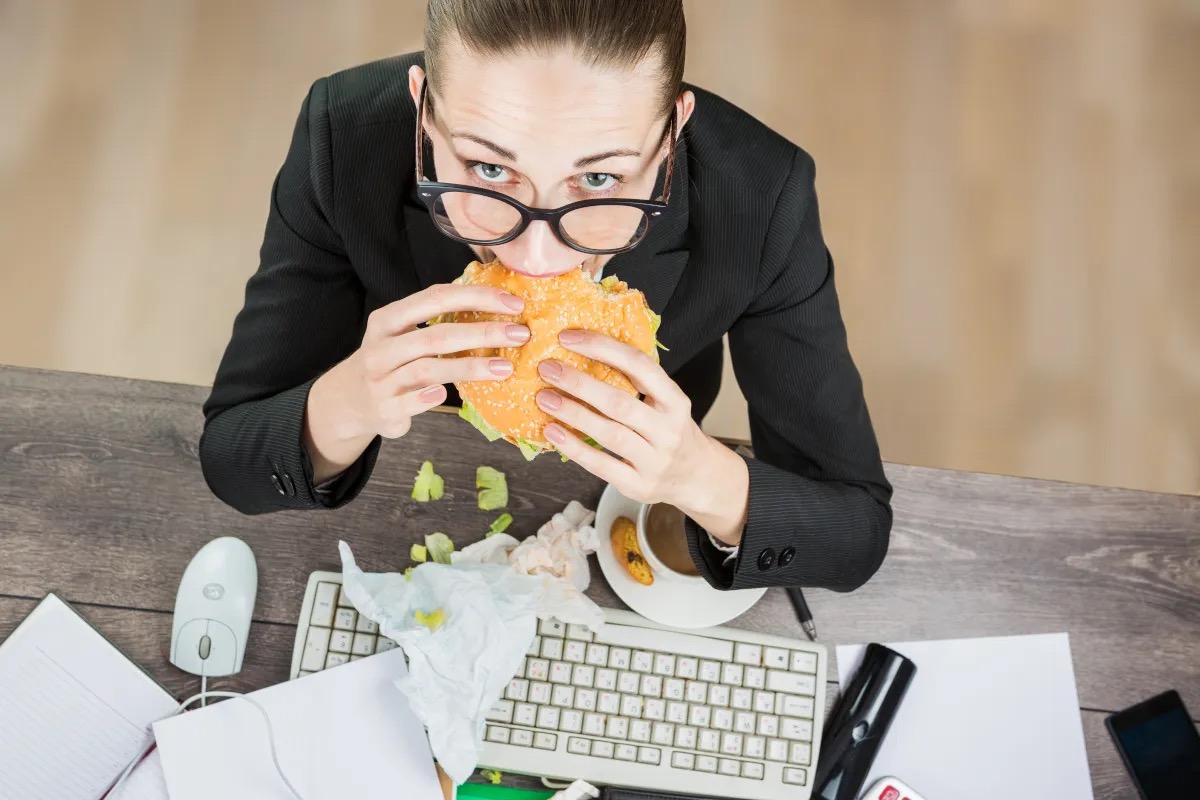 Concentrato sul lavoro? No al fast food in pausa pranzo