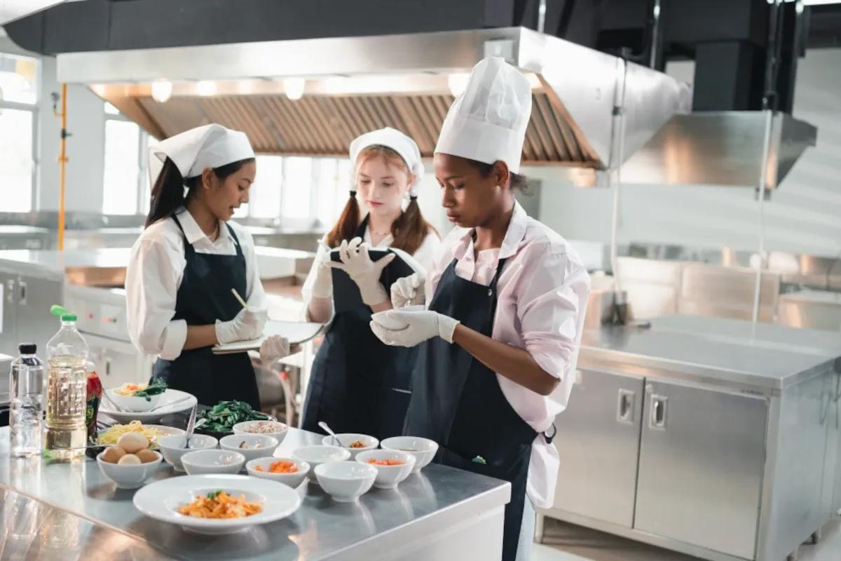  Bar e ristoranti: le donne stanno ancora un passo indietro agli uomini