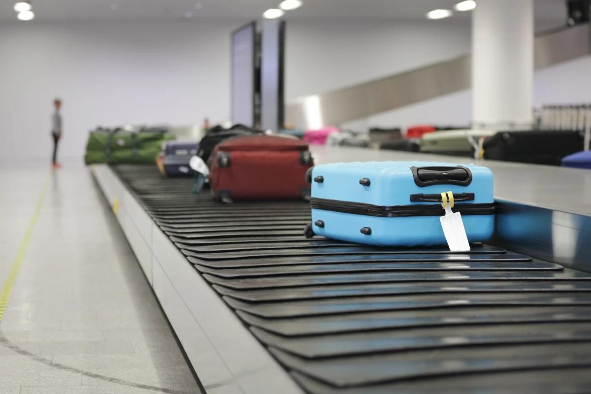 Caos voli, persi 3 milioni di bagagli negli aeroporti d'Europa 