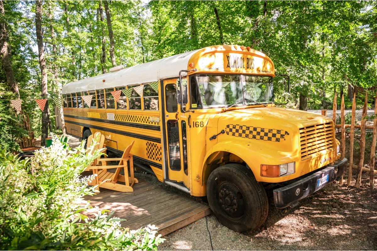 Dalle tende safari allo scuolabus: il campeggio a Orlando in Chianti Glamping Resort
