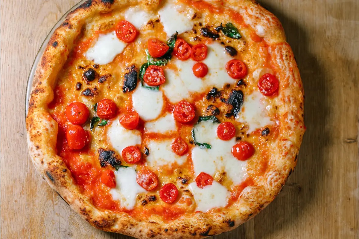 Sei a Napoli e vuoi mangiare una pizza centenaria? Vai da Starita