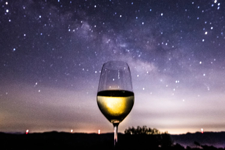 E quindi uscimmo a riveder le stelle… con un calice di vino