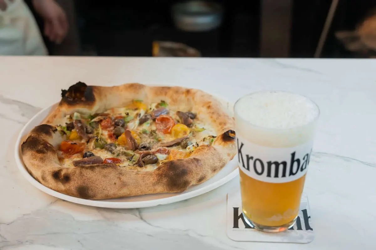 Krombacher abbina birra con pizze d'autore e presenta la nuova “Pils 00”