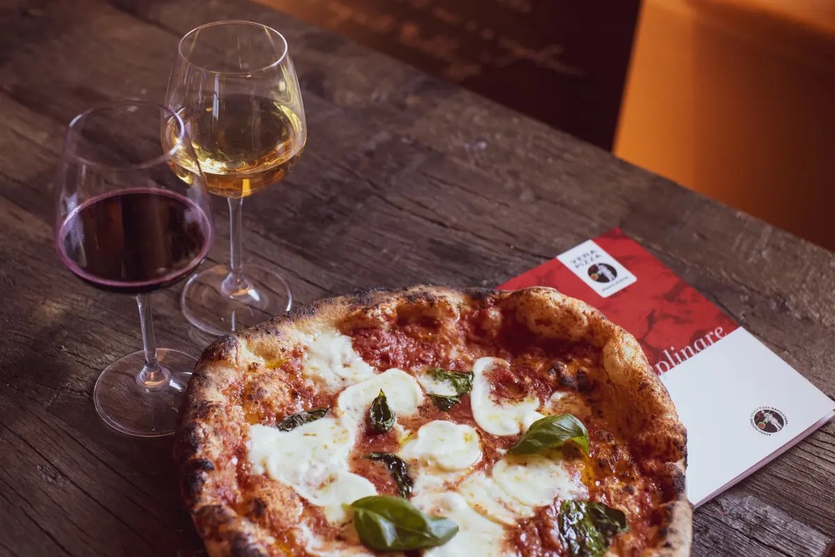 Abbinamento pizza-vino: presentato il manuale per un pairing perfetto